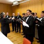 Gemeindekantor Moshe Fishel und der Chor der großen Synagoge in Jerusalem bei der feierlichen Vollendung der neuen Sefer Tora. Foto: Daniel Schvarcz