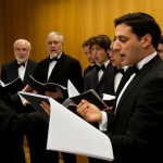 Gemeindekantor Moshe Fishel und der Chor der großen Synagoge in Jerusalem bei der feierlichen Vollendung der neuen Sefer Tora. Foto: Daniel Schvarcz